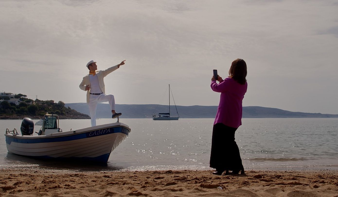 Hotel Elvira: Όλοι διεκδικούν τη θέση του Προέδρου της Ένωσης Ξενοδόχων, την ώρα, που η Ελβίρα προσπαθεί να βγάλει οριστικά από το μυαλό της τον Χάρι