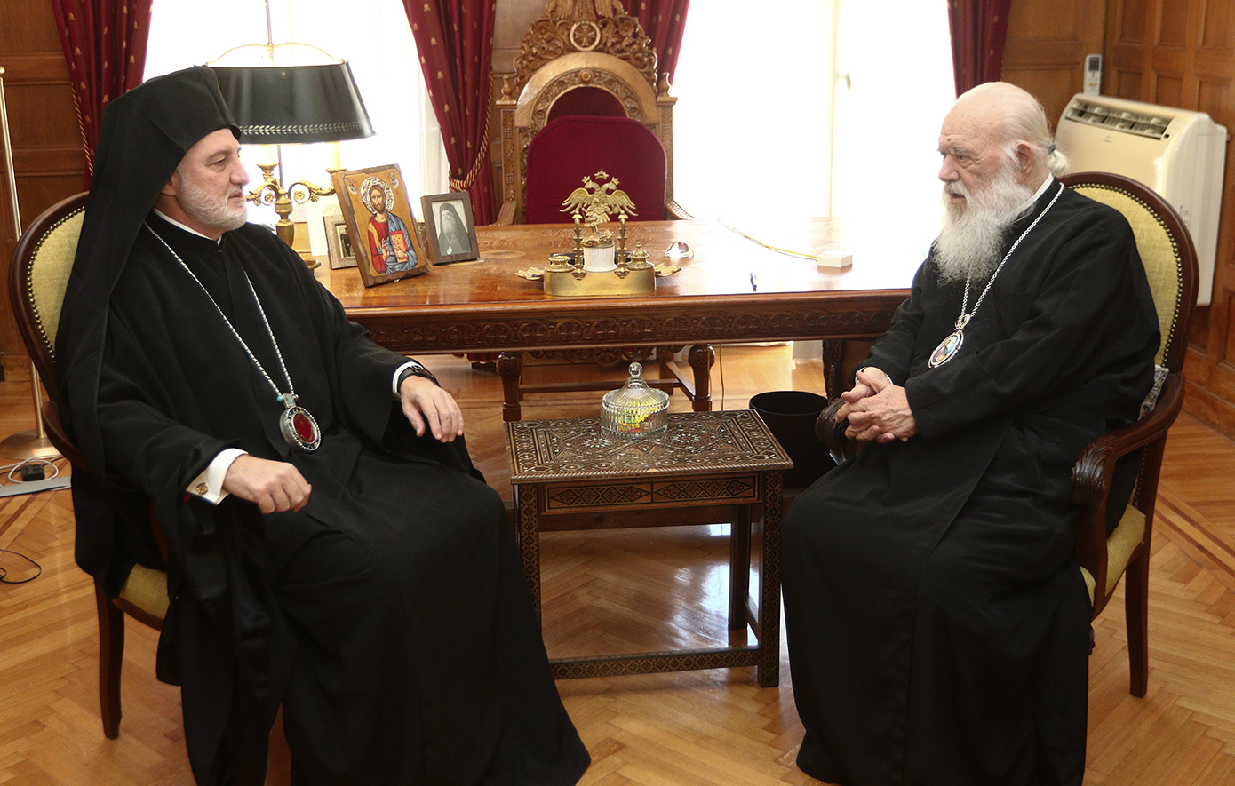 Συνάντηση αρχιεπίσκοπου Ιερώνυμου με τον αρχιεπίσκοπο Αμερικής Ελπιδοφόρο: Στο επίκεντρο η ελληνική διασπορά