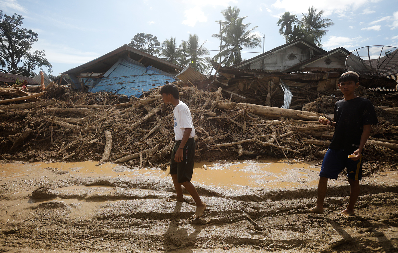 Πάνω από 600 οι νεκροί από τον κυκλώνα στην Ινδονησία