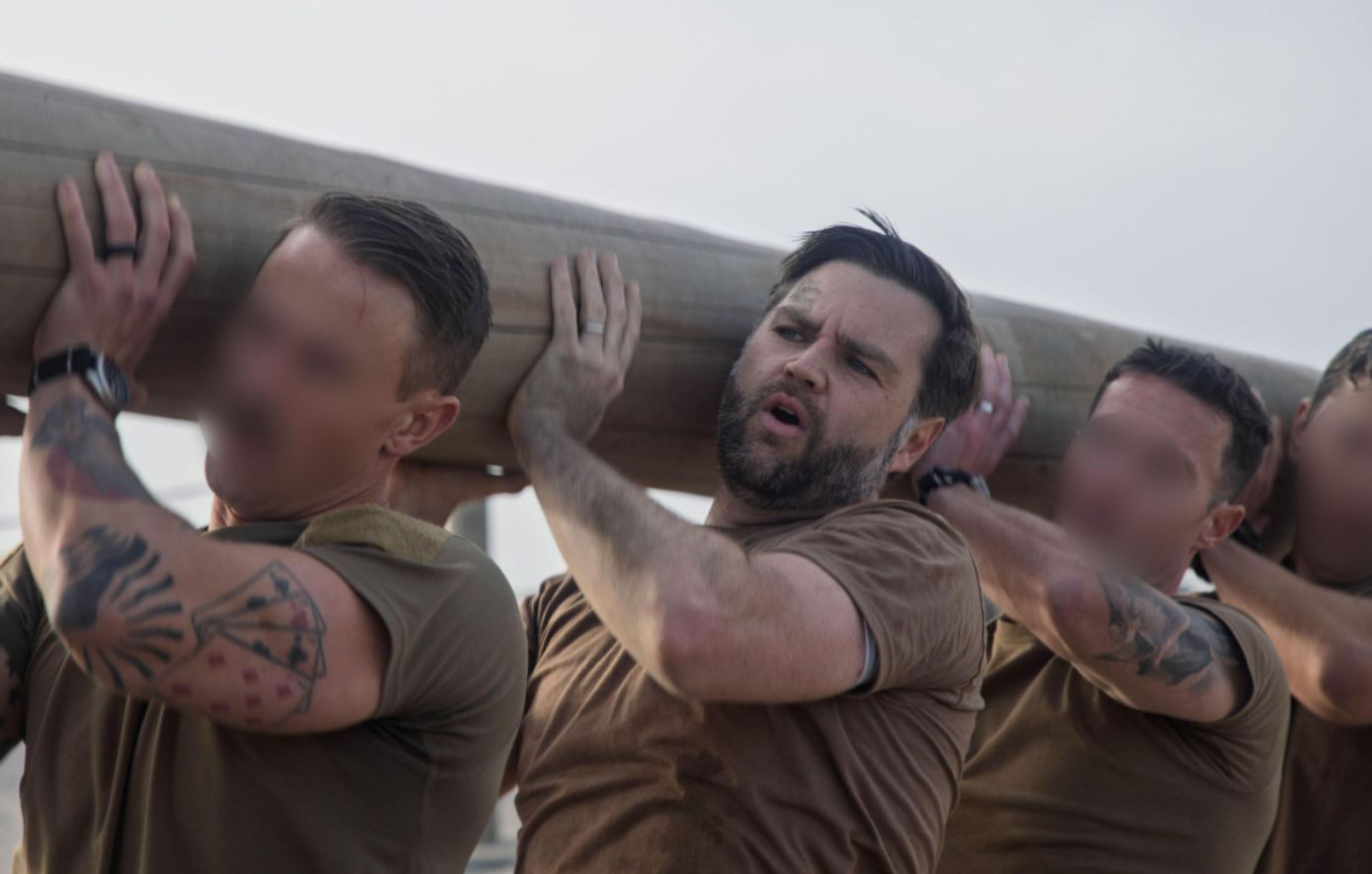 Ο Τζέι Ντι Βανς έκανε 90λεπτη προπόνηση με τους Αμερικανούς βατραχανθρώπους &#8211; «Νιώθω σαν να με χτύπησε τρένο»