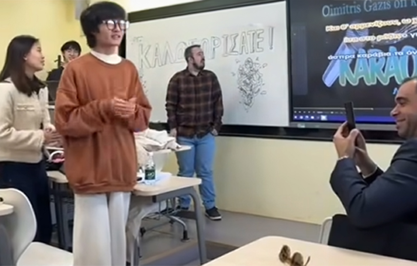 Viral οι Κινέζοι φοιτητές που τραγουδούν σε άπταιστα ελληνικά το «Άσπρα καράβια τα όνειρά μας»