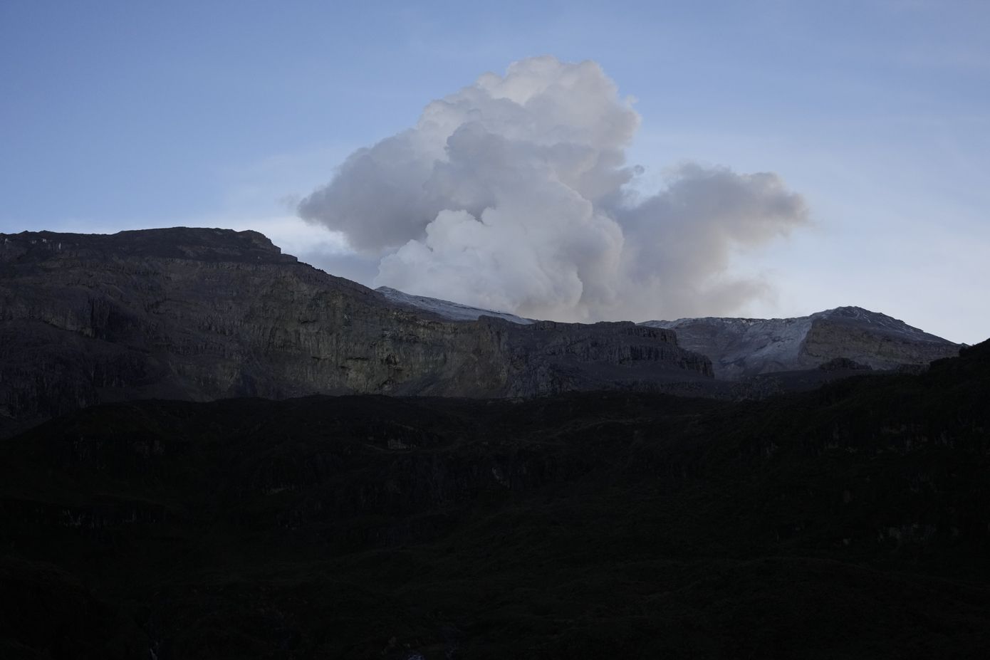 SOS στην Κολομβία λόγω του ηφαιστείου Πουρασέ &#8211; Σκόρπισε τέφρα σε χωριά
