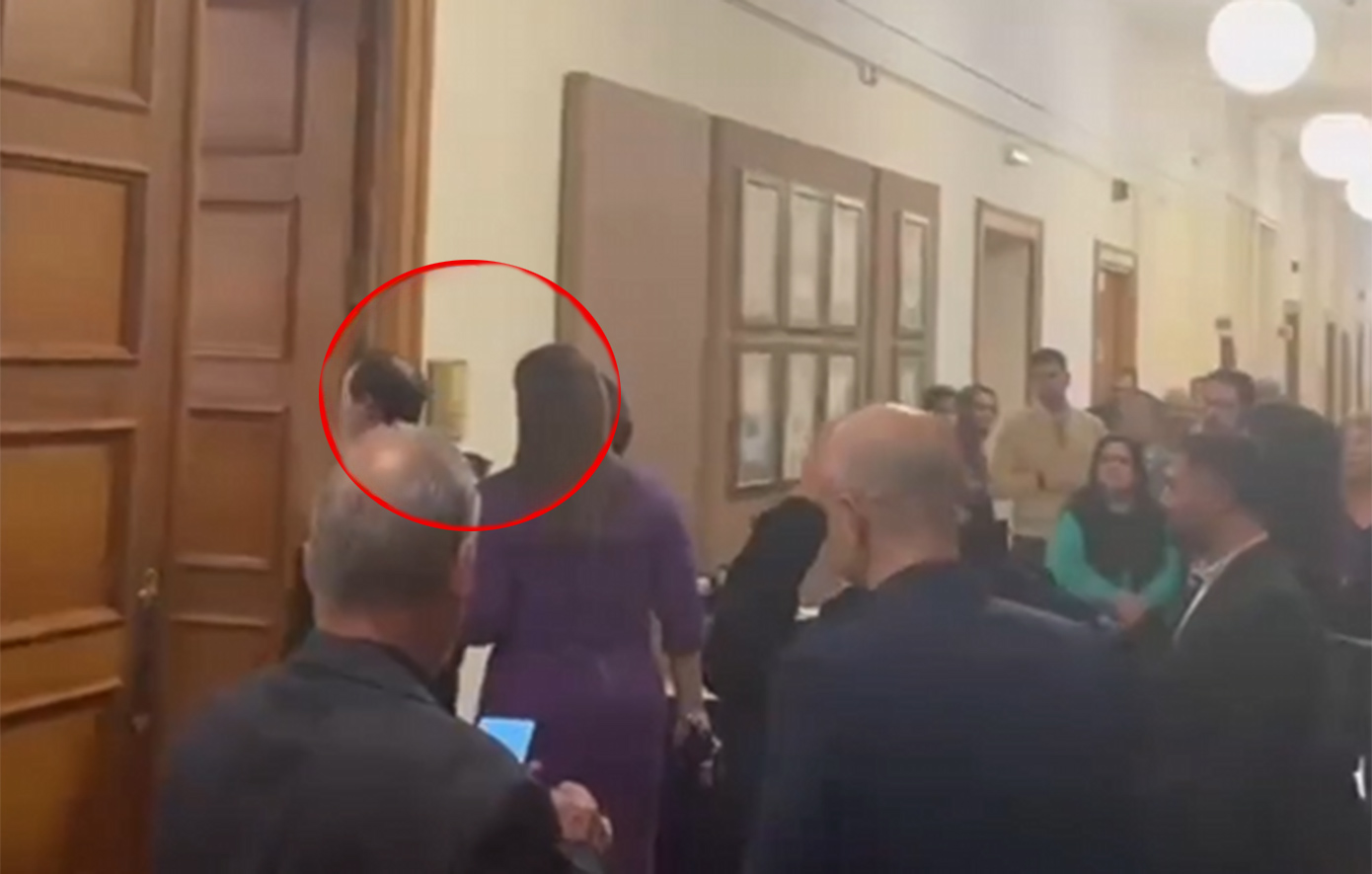 Η στιγμή που η Κωνσταντοπούλου παίρνει στο κατόπι τον «Φραπέ» &#8211; «Είπατε θα της στρίψετε το λαρύγγι;»