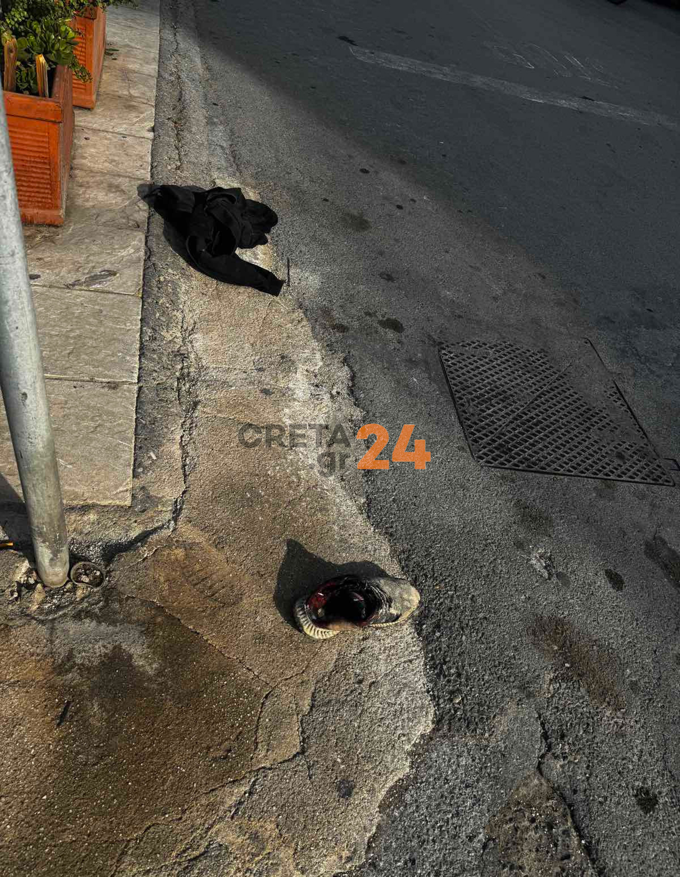 «Κυνήγησε πελάτη κρατώντας μαχαίρι» – Σοκάρουν οι μαρτυρίες για τον ημίγυμνο στο Ηράκλειο που προκάλεσε τρόμο «Κυνήγησε πελάτη κρατώντας μαχαίρι» – Σοκάρουν οι μαρτυρίες για τον ημίγυμνο στο Ηράκλειο που προκάλεσε τρόμο