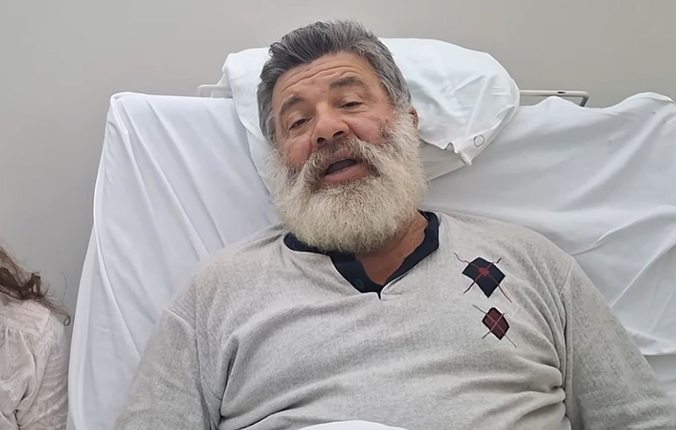 Αναρρώνει στο σπίτι του ο κτηνοτρόφος που συγκίνησε το πανελλήνιο αποχαιρετώντας τα πρόβατά του που προορίζονταν για σφαγή