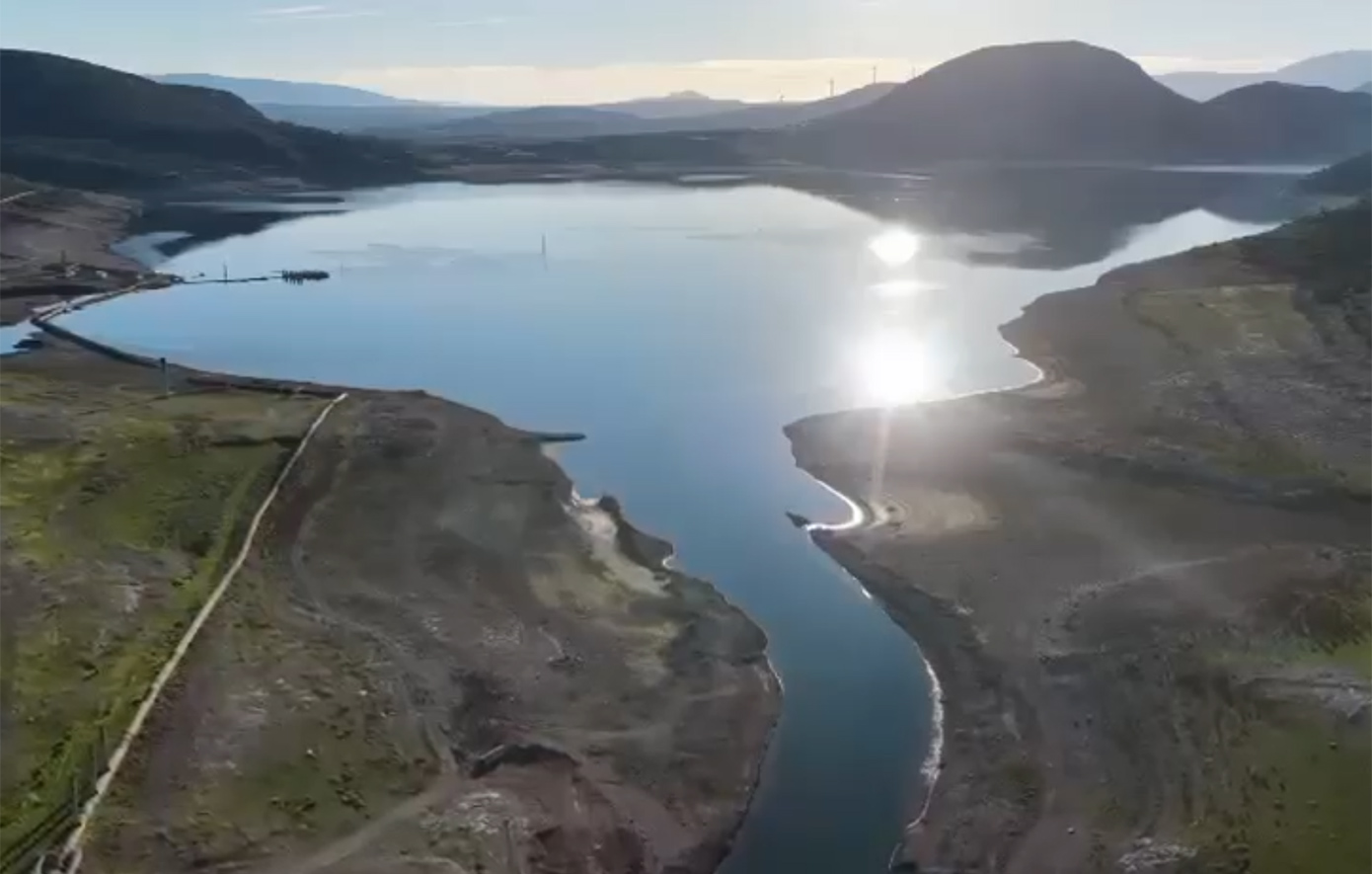 «Στεγνώνουν» Μόρνος και Υλίκη παρά τις βροχές &#8211; Αποκαλυπτικές οι νέες εικόνες από drones