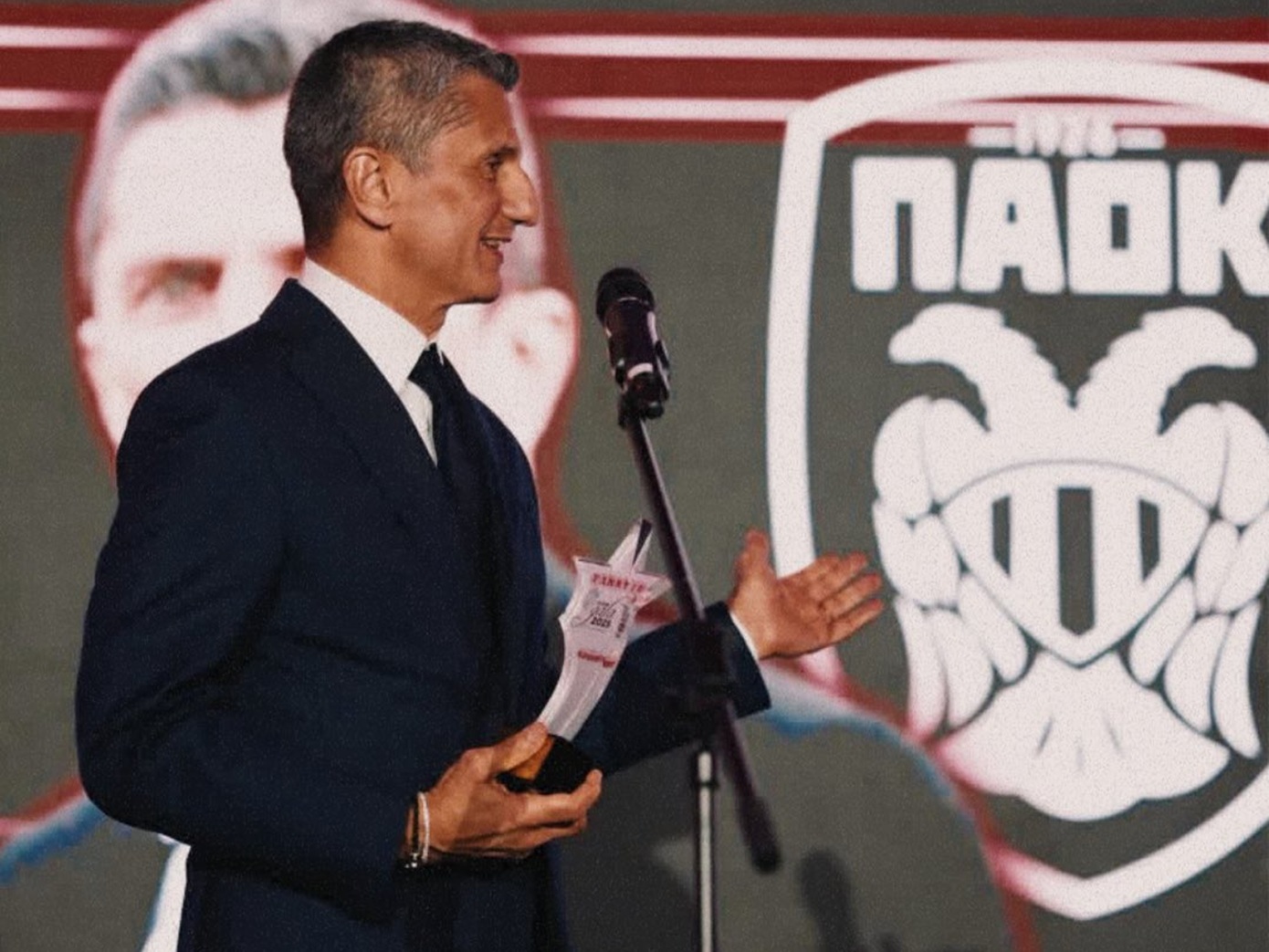 Κορυφαίος προπονητής της Ρουμανίας για το 2025 ο Λουτσέσκου: «Ευχαριστώ την οικογένεια Σαββίδη»