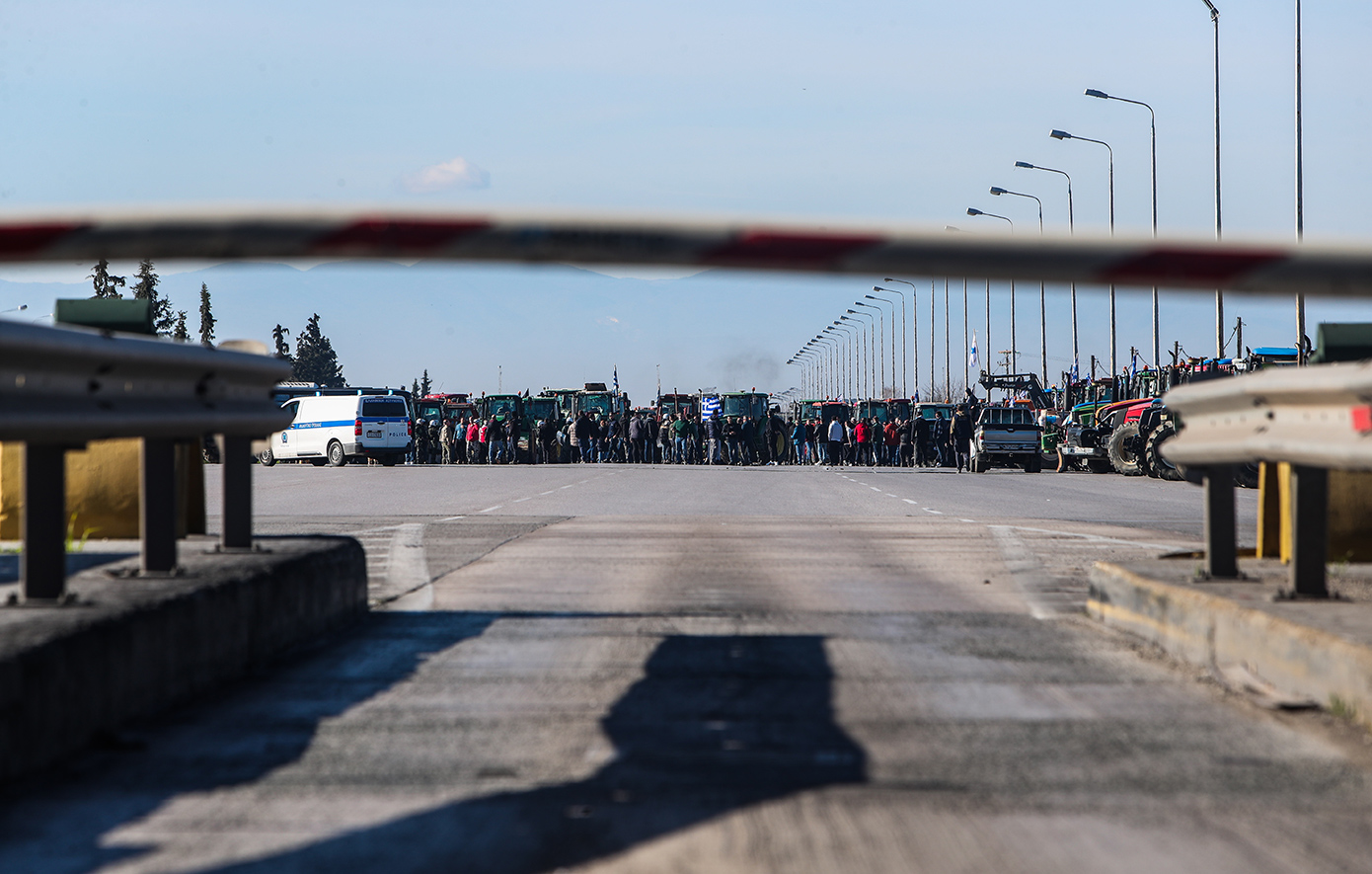 Μπλόκο από τους αγρότες στα Μάλγαρα – Έκλεισαν με τα τρακτέρ τους την εθνική