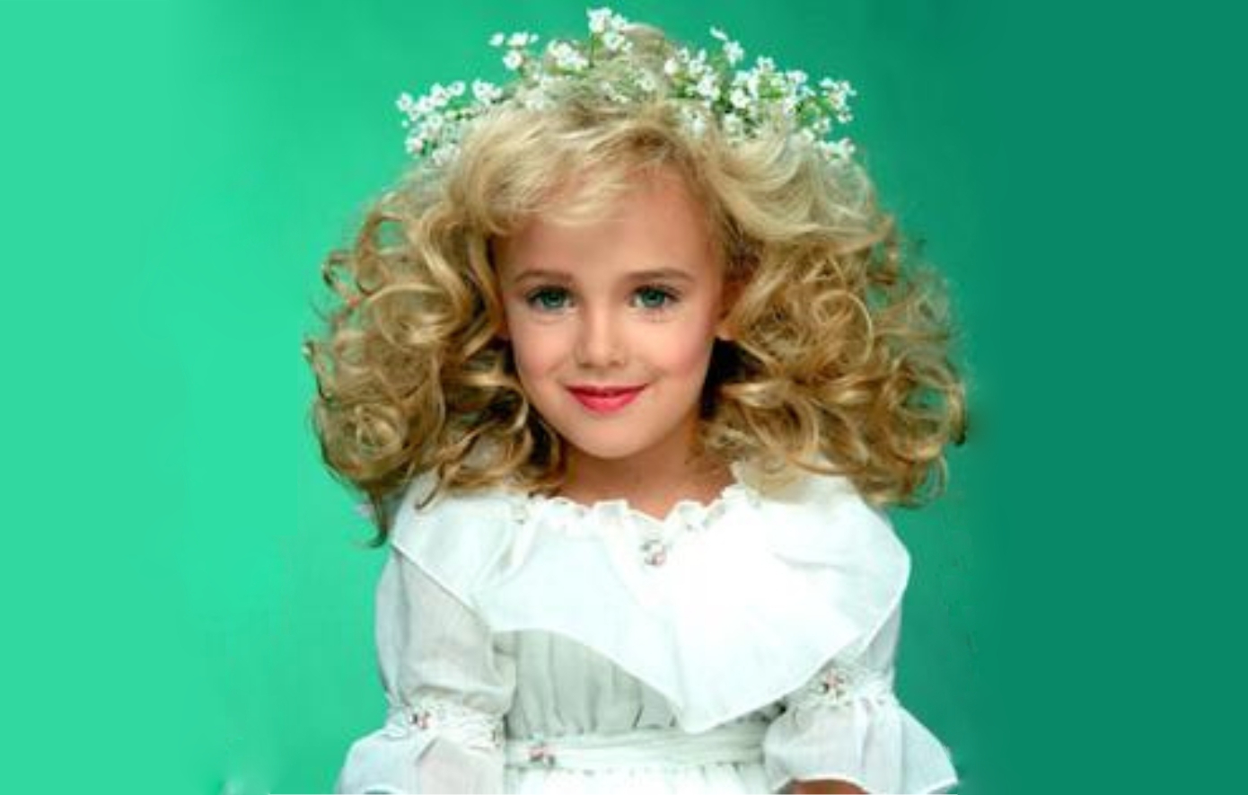 Σαν σήμερα 26 Δεκεμβρίου: Η δολοφονία της 6χρονης «μικρής βασίλισσας της ομορφιάς» που δεν εξιχνιάστηκε ποτέ