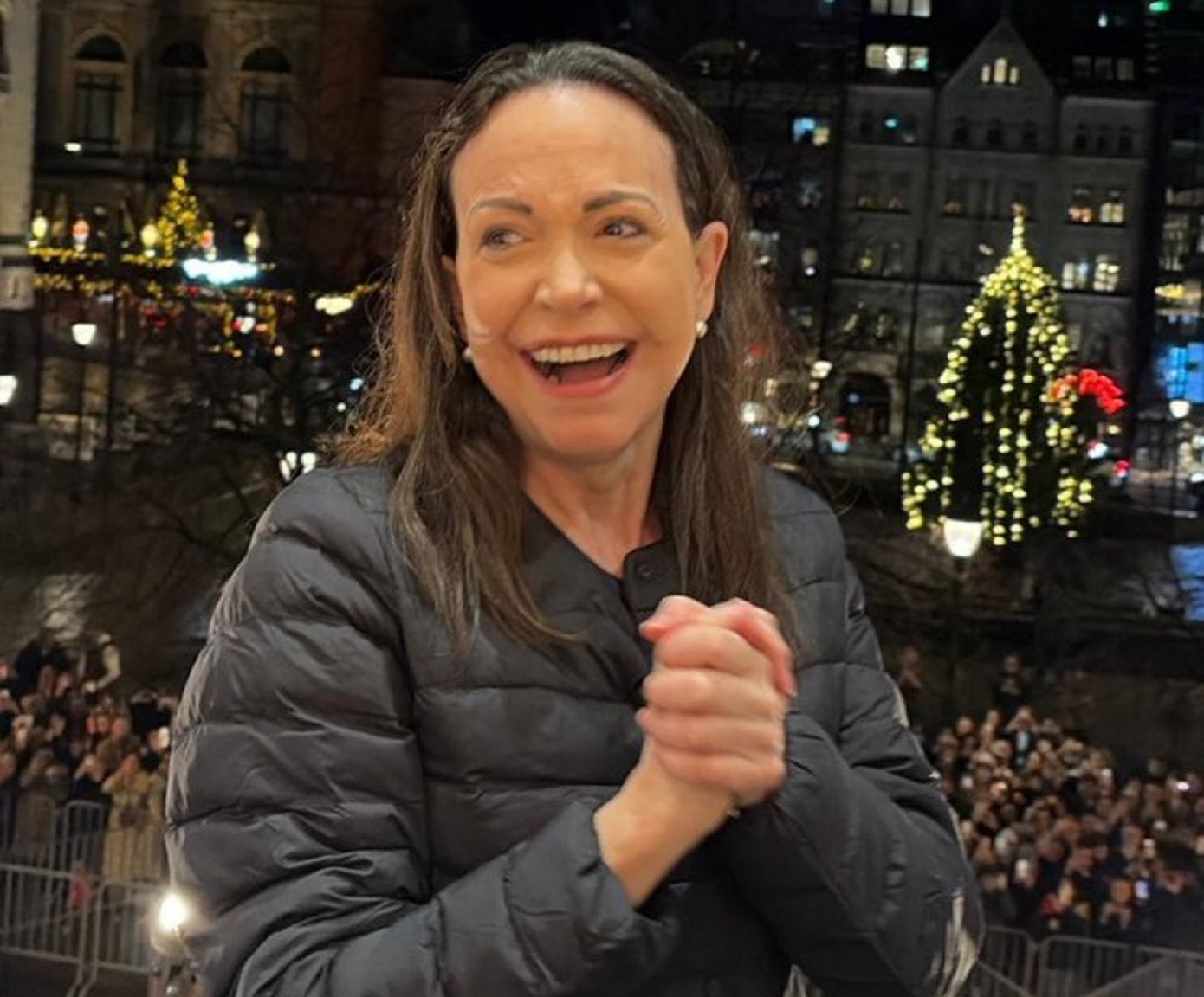 Στο Όσλο για το Νόμπελ Ειρήνης η Ματσάδο &#8211; Η πρώτη δημόσια εμφάνιση της μετά από 11 μήνες