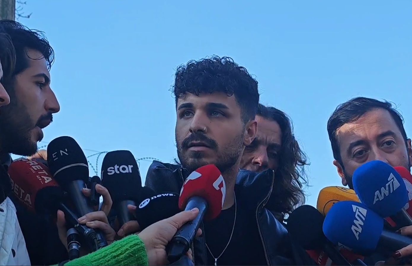 «Δεν ζήτησα χρήματα, μόνο ηθική δικαίωση», λέει ο 21χρονος τραγουδιστής που καταγγέλλει τον Γιώργο Μαζωνάκη