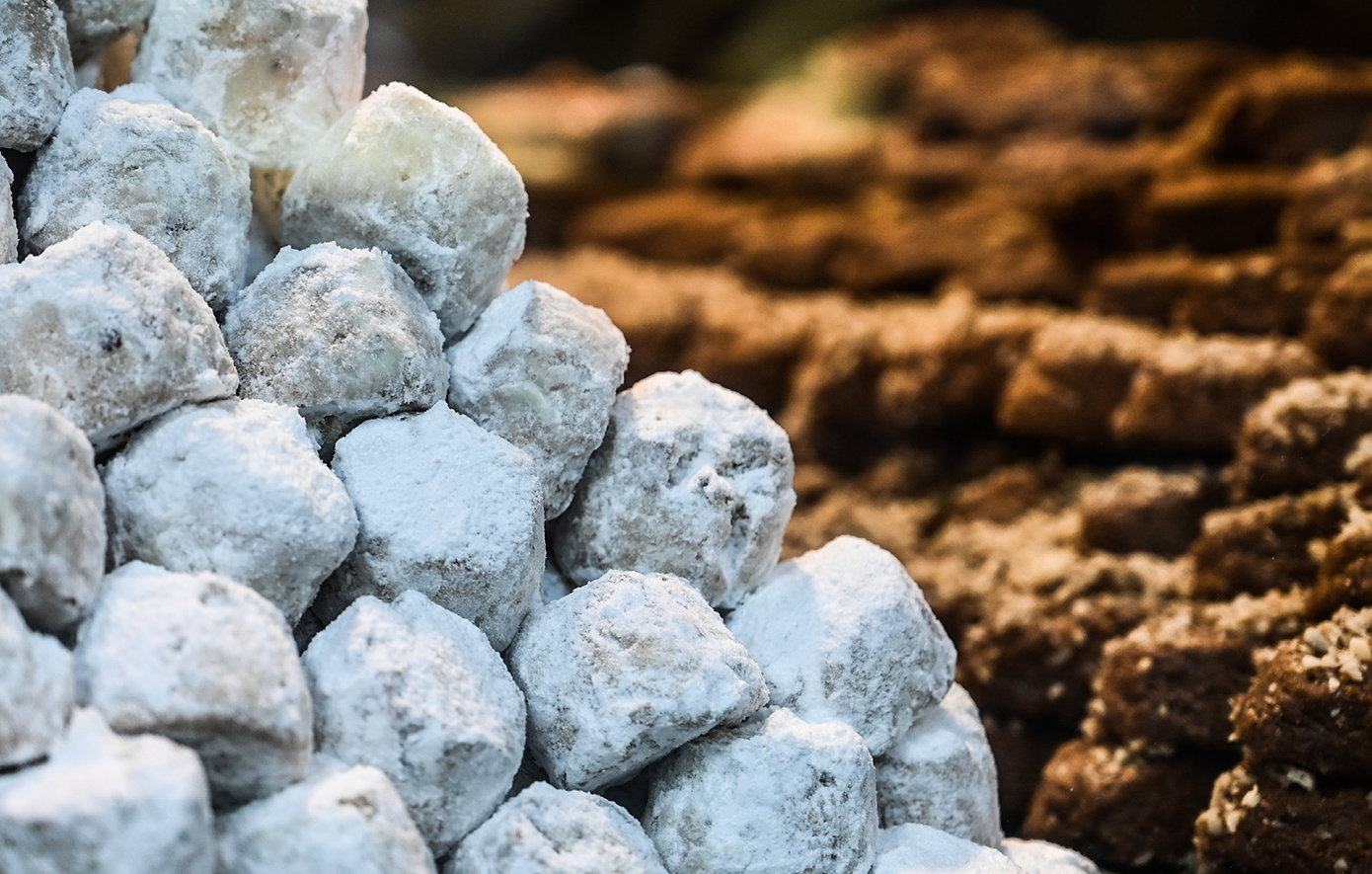 Μελομακάρονα και Κουραμπιέδες