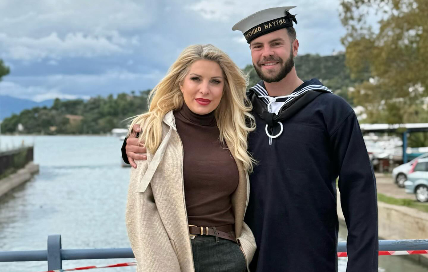 Ελένη Μενεγάκη: Στην ορκωμοσία του γιου της, Άγγελου &#8211; Οι φωτογραφίες με Γιάννη Λάτσιο και Μάκη Παντζόπουλο