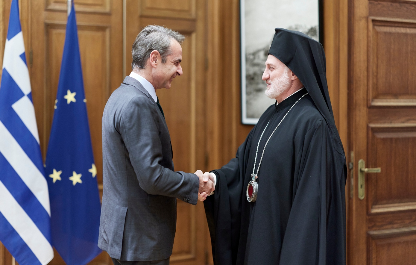 Συνάντηση Μητσοτάκη με τον Αρχιεπίσκοπο Αμερικής Ελπιδοφόρο