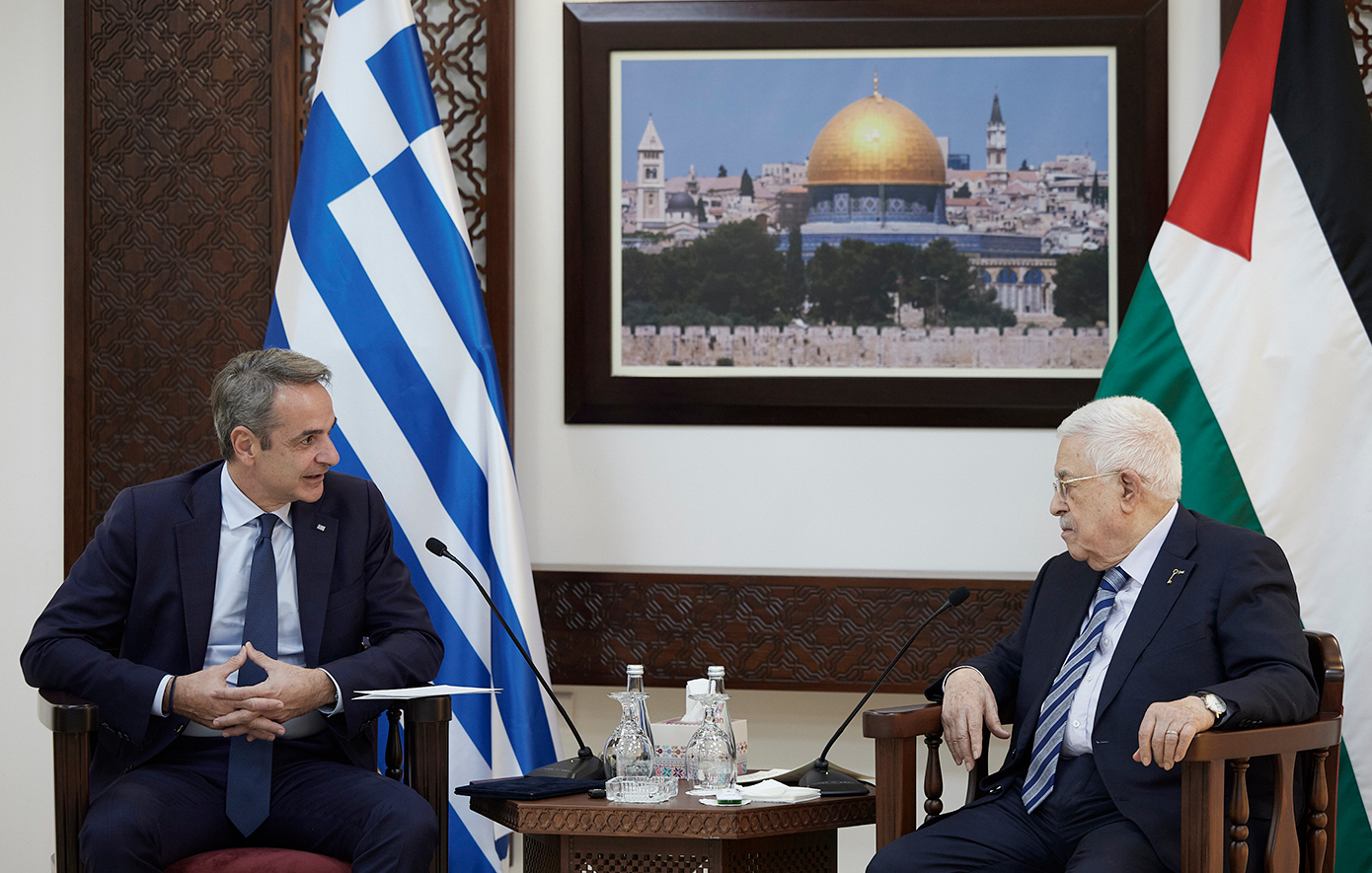 Μητσοτάκης στη συνάντηση με Αμπάς