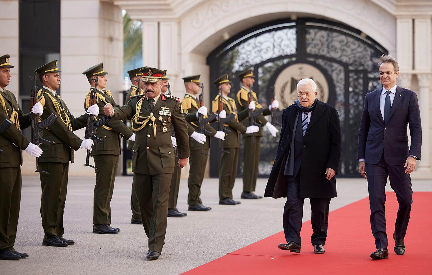 Μητσοτάκης στη συνάντηση με Αμπάς