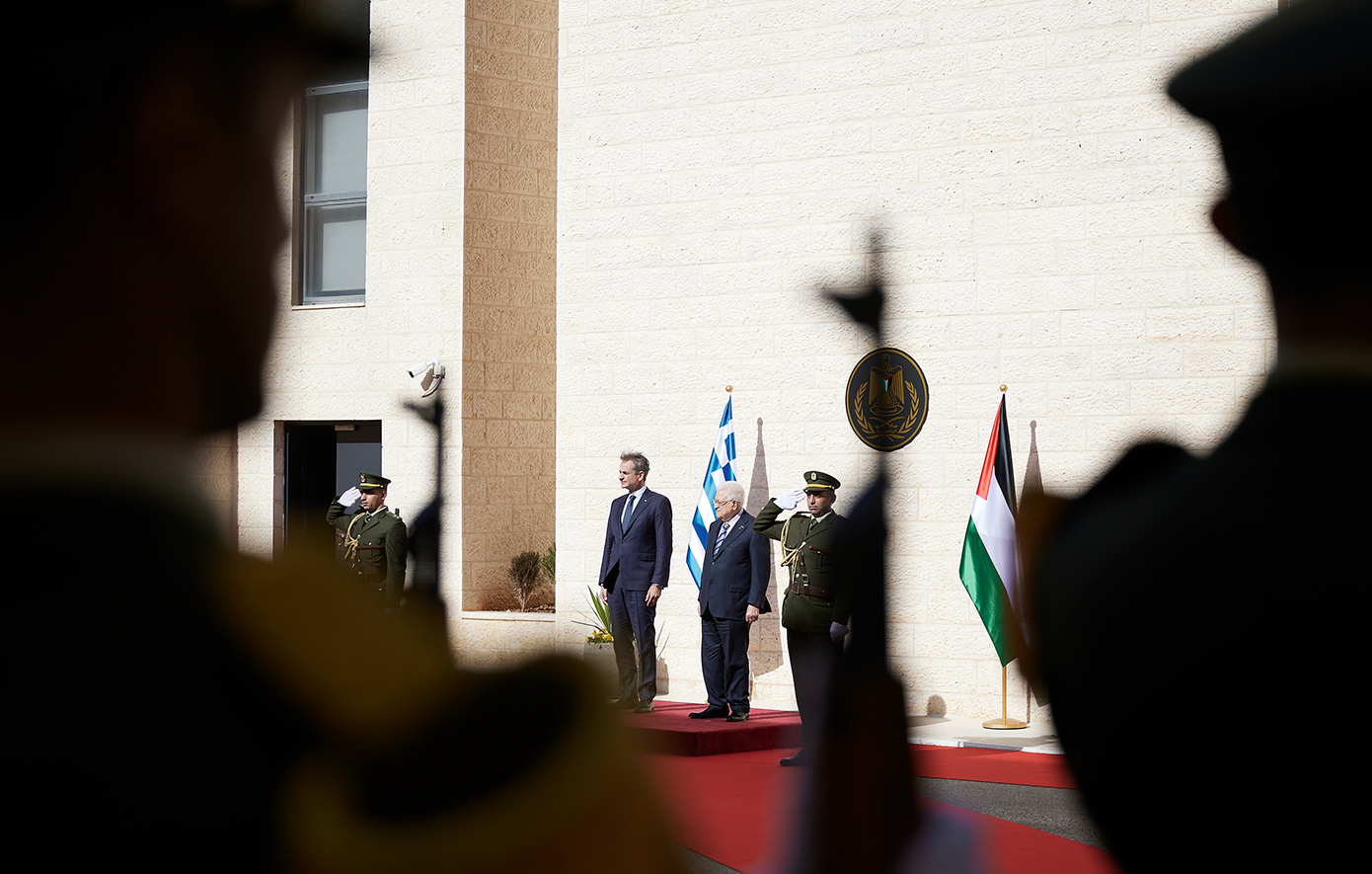 Μητσοτάκης στη συνάντηση με Αμπάς