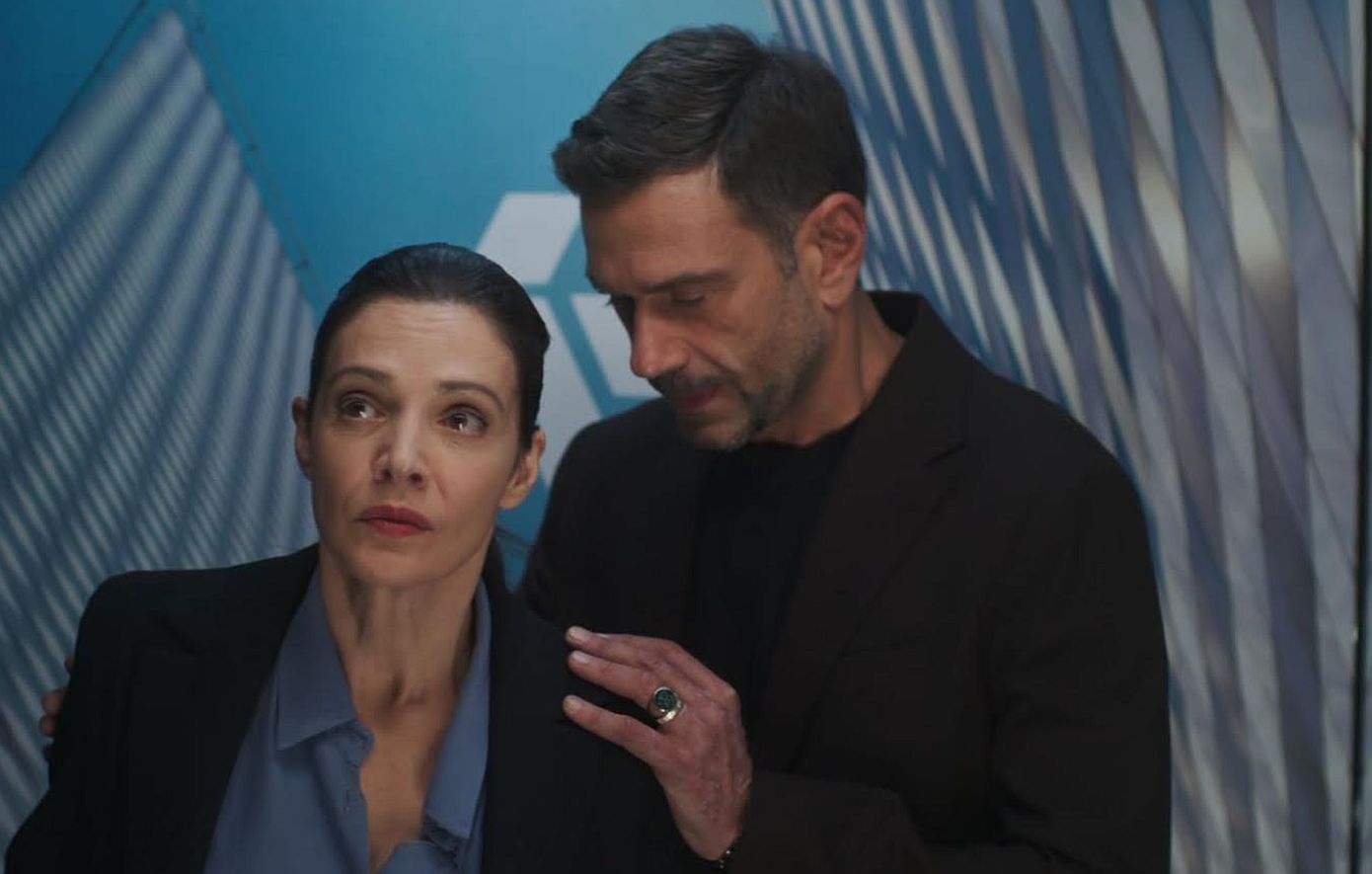 Μια νύχτα μόνο: Ο εγκλωβισμός του Σταύρου και της Αρετής στο ασανσέρ της εταιρείας προκαλεί νευρικότητα στον Οδυσσέα