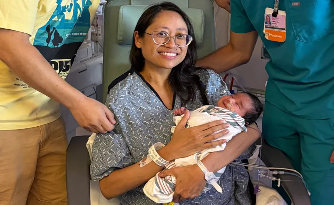 Το θαύμα της ζωής: Η ιστορία του μωρού που αναπτύχθηκε εκτός μήτρας και αψήφησε όλες τις πιθανότητες