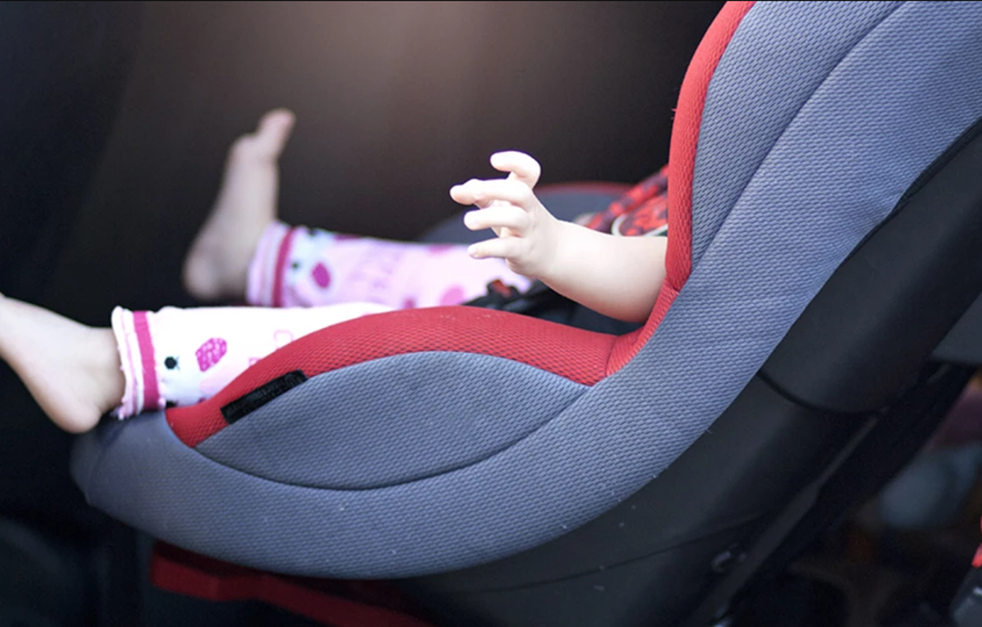 Εγκατέλειψε τη 2 ετών ανιψιά του μέσα στο αμάξι, γιατί τον καταδίωξαν αστυνομικοί στα Λιόσια