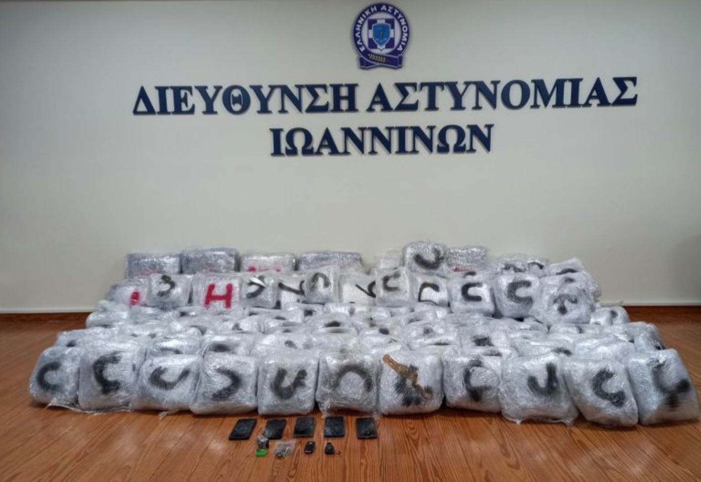 Κατάσχεση 215 κιλών κάνναβης στα Ιωάννινα &#8211; Κουβαλούσε μαζί της και παιδί δυόμισι ετών