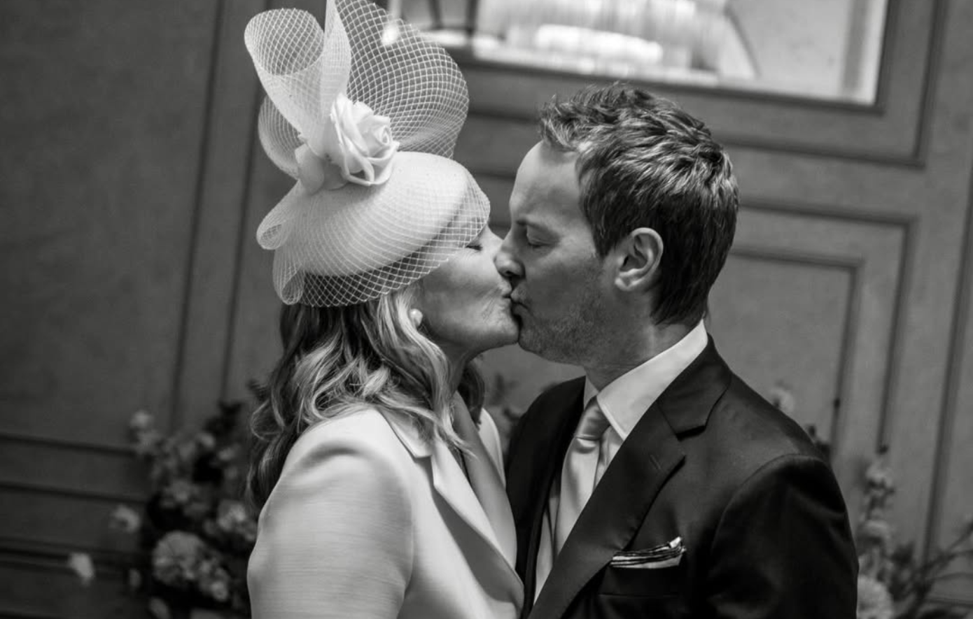 Η Σαμάνθα από το Sex and the City παντρεύτηκε σε στενό κύκλο, έπειτα από σχέση που ξεκίνησε από ένα μήνυμα στο X