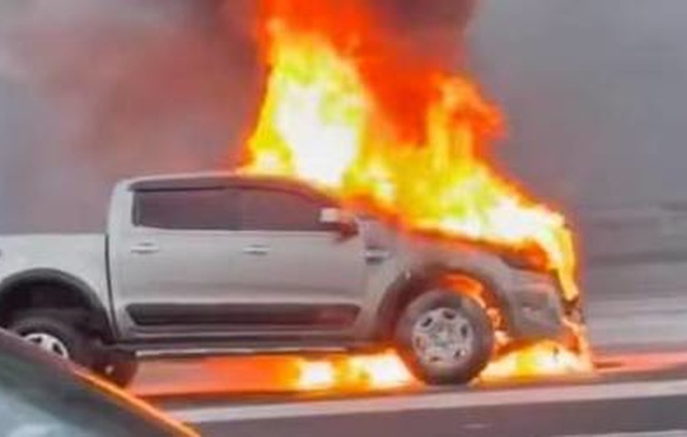 Φωτιά σε αγροτικό όχημα στην Εθνική Οδό Αθηνών – Κορίνθου : Σώθηκαν οι επιβάτες