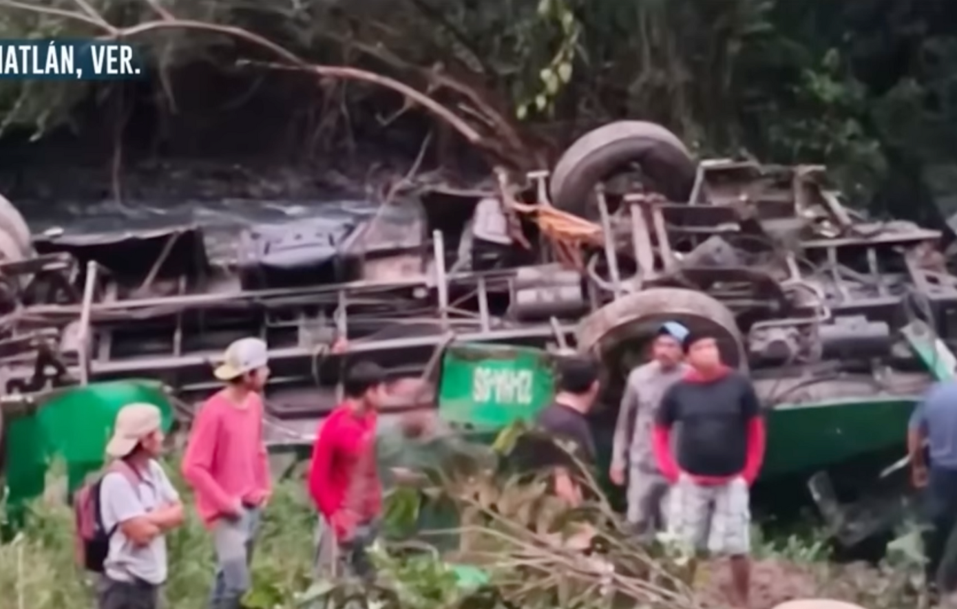 Μεξικό: Μαύρα Χριστούγεννα με 10 νεκρούς – Λεωφορείο έπεσε σε χαράδρα