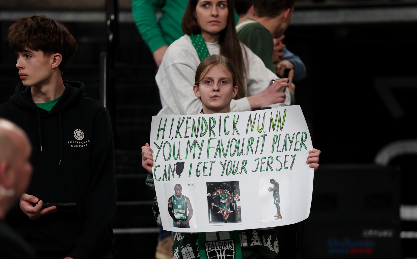 Παναθηναϊκός: Αναζητά τη μικρή φίλη της Ζάλγκιρις που ζητούσε φανέλα Ναν