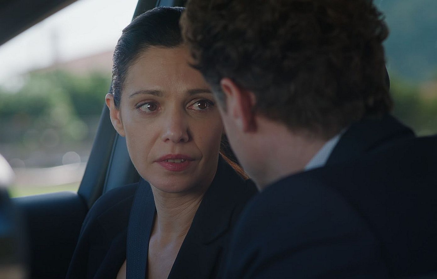 Μια νύχτα μόνο: Η Αρετή αρχίζει να παραδίνεται στον έρωτα του Οδυσσέα, με ένα φιλί, που αλλάζει τα πάντα