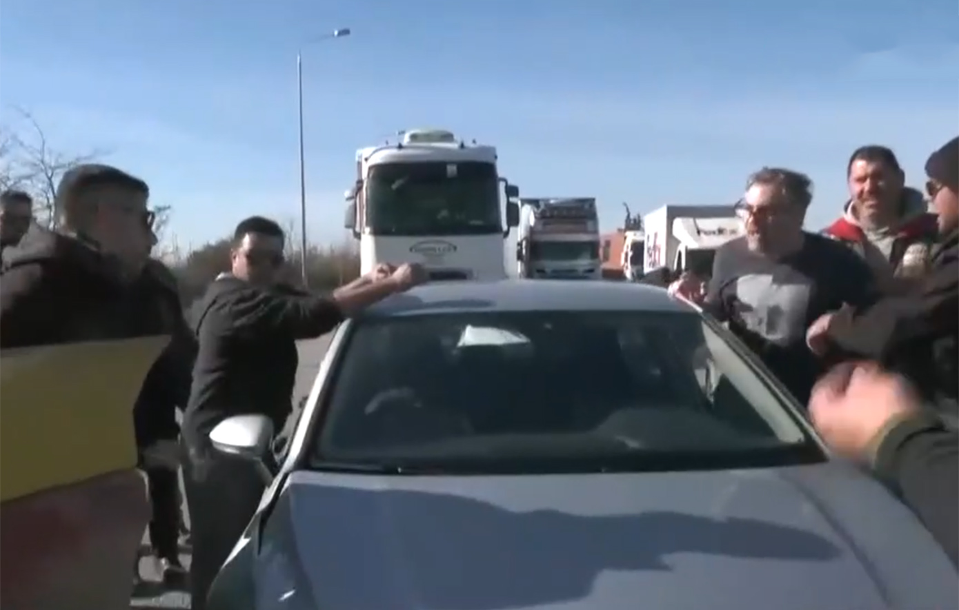 Αυτοκίνητο έπεσε πάνω σε τρακτέρ στα Μάλγαρα