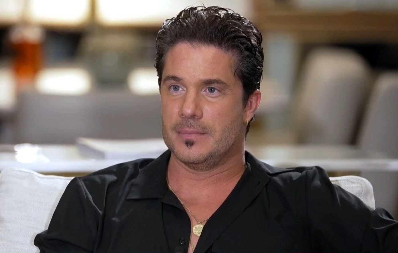 Νίκος Οικονομόπουλος: Αγαπώ τον Χριστό,  κάθε βράδυ πριν κοιμηθώ λέω τους χαιρετισμούς της Παναγίας &#8211; Βρίστε όσο θέλετε