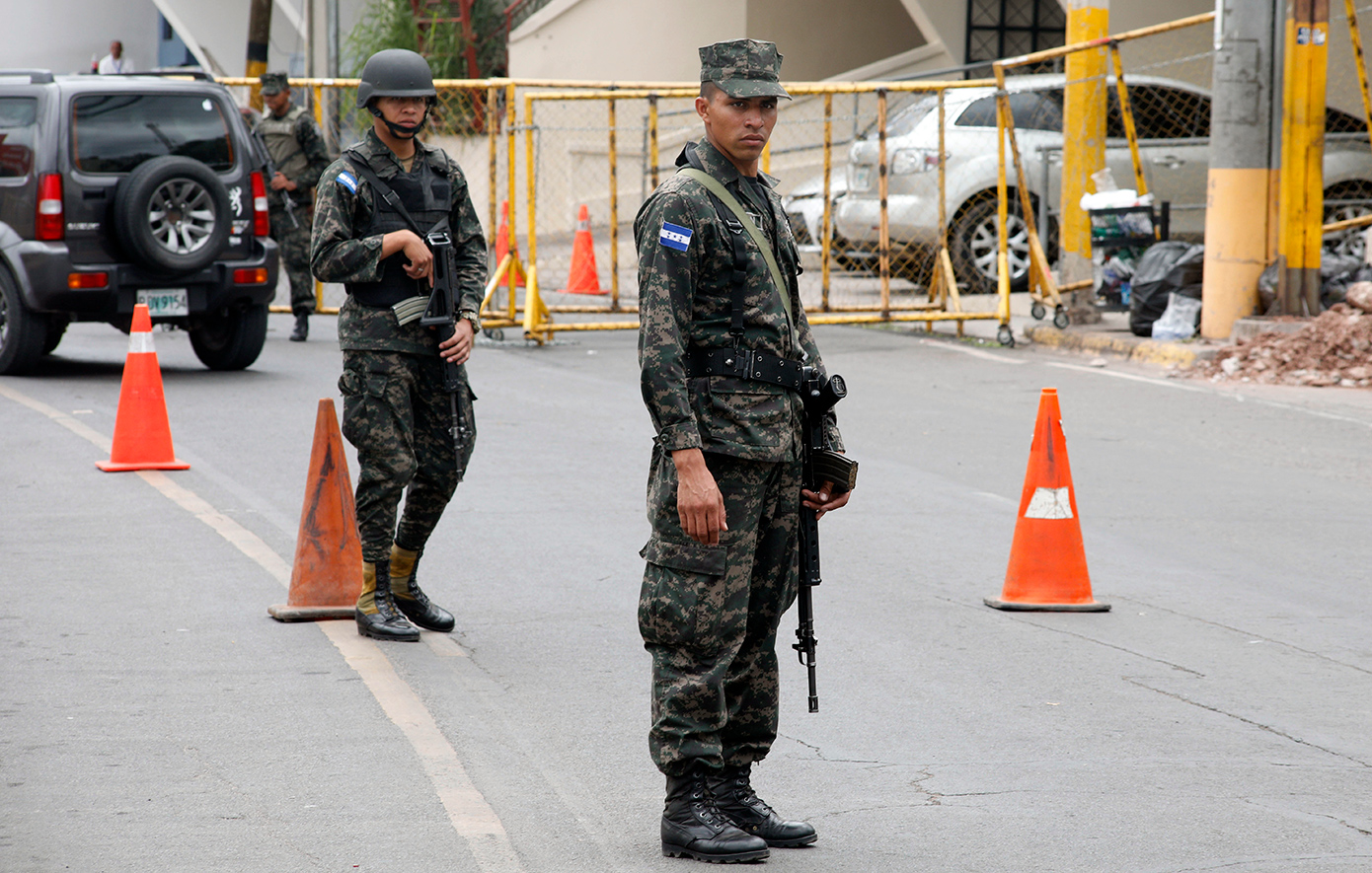 Ο στρατός της Ονδούρας λέει ότι θα εγγυηθεί τη δημοκρατική μετάβαση μετά τις πρόσφατες γενικές εκλογές