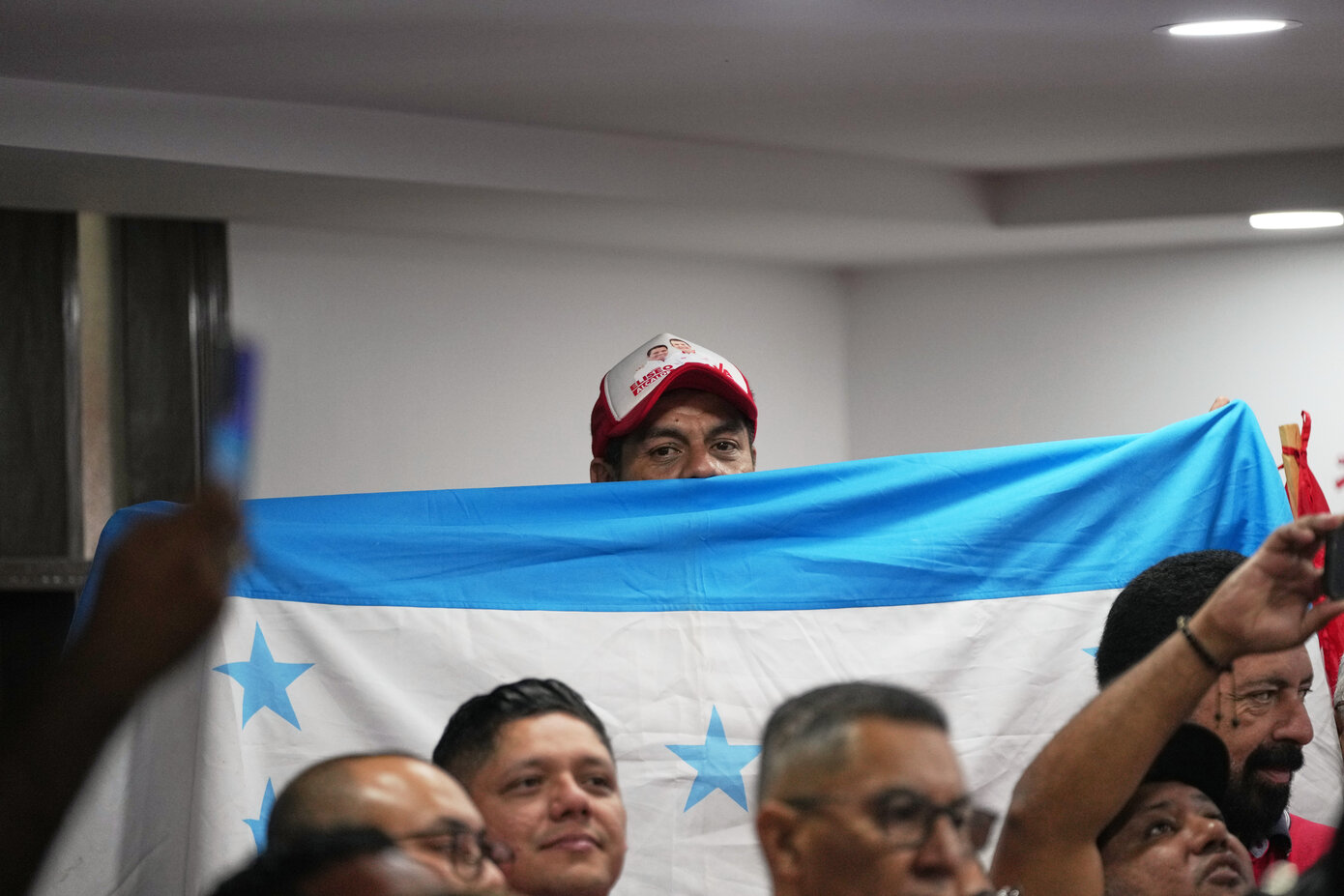 Η αποστολή παρατηρητών της ΕΕ στην Ονδούρα καταγγέλλει «εσκεμμένη παράλυση» της διαδικασίας καταμέτρησης των αποτελεσμάτων των εκλογών