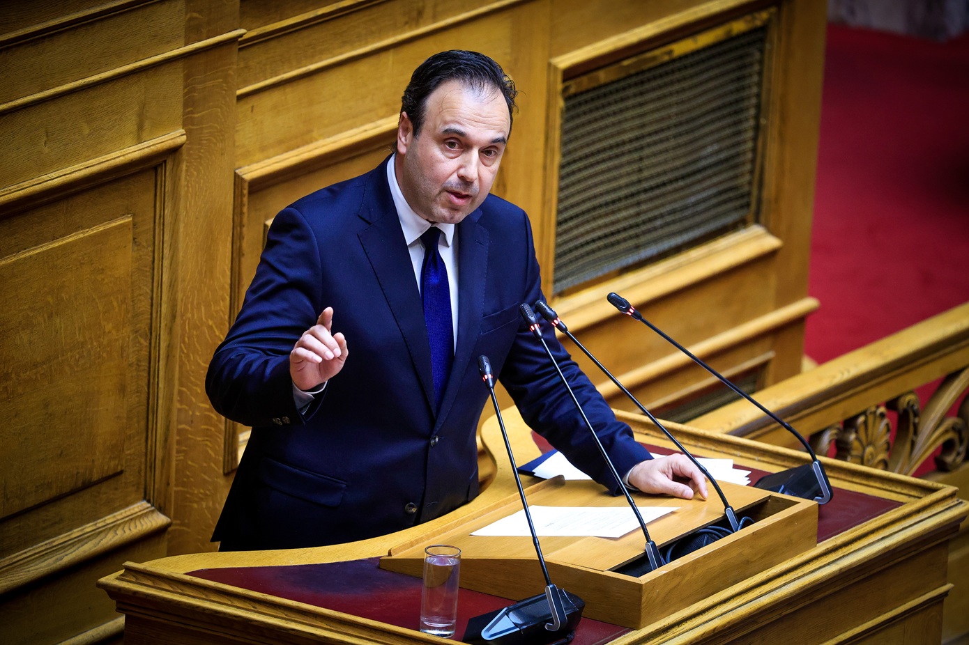 Παπαστεργίου: «Η κυβέρνηση δε στέλνει τον λογαριασμό στις επόμενες γενιές, αλλά δημιουργεί για αυτές μία χώρα που αξίζει να ζεις»