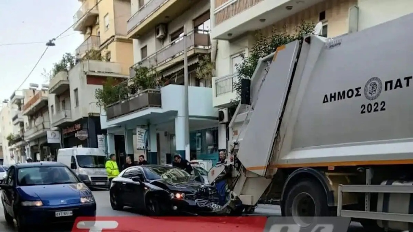 Σοκαριστικό τροχαίο στην Πάτρα: Αυτοκίνητο «καρφώθηκε» σε απορριμματοφόρο &#8211; Τραυματίστηκε ένας εργαζόμενος