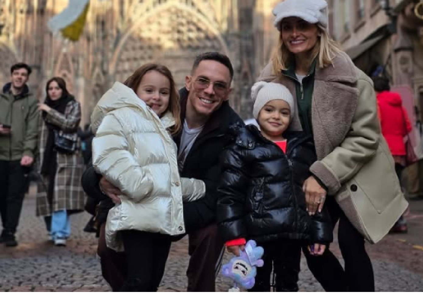 Λευτέρης Πετρούνιας – Βασιλική Μιλλούση: Χριστουγεννιάτικη απόδραση με τις κόρες τους στο Στρασβούργο &#8211; Δείτε φωτογραφίες