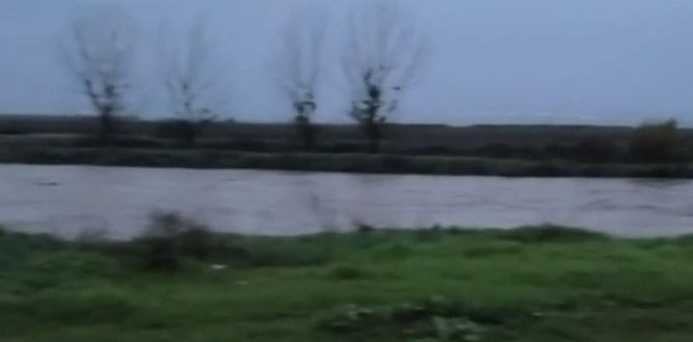 Υπερχείλισε από την κακοκαιρία Byron ο ποταμός Ενιπέας &#8211; Ήχησε το 112