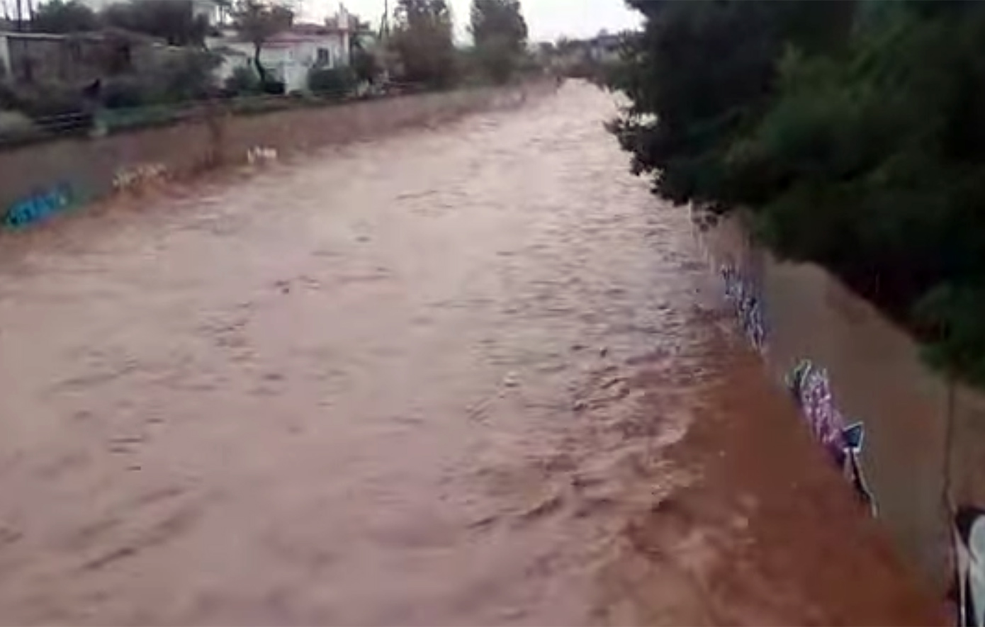 Συναγερμός στην Ελευσίνα λόγω της κακοκαιρίας Byron &#8211; Ήχησε το 112 για πιθανή υπερχείλιση του Σαρανταποτάμου