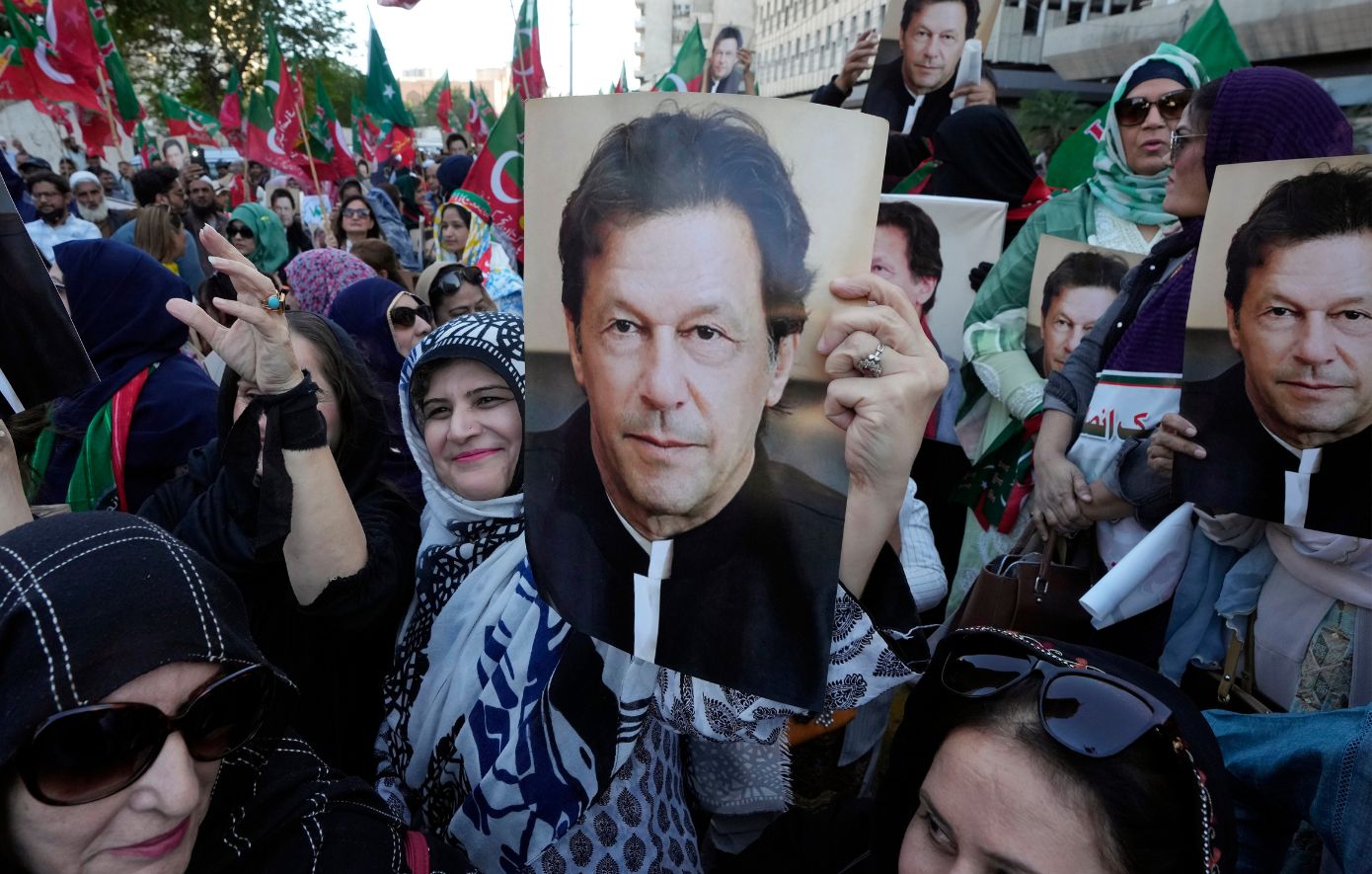 Σε κάθειρξη 17 ετών καταδικάστηκε ο πρώην πρωθυπουργός του Πακιστάν και η σύζυγός του