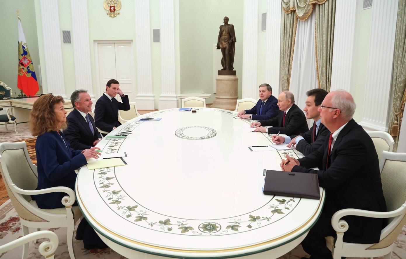 Ξεκίνησε η συνάντηση του Πούτιν με τον Γουίτκοφ και τον Κούσνερ στο Κρεμλίνο