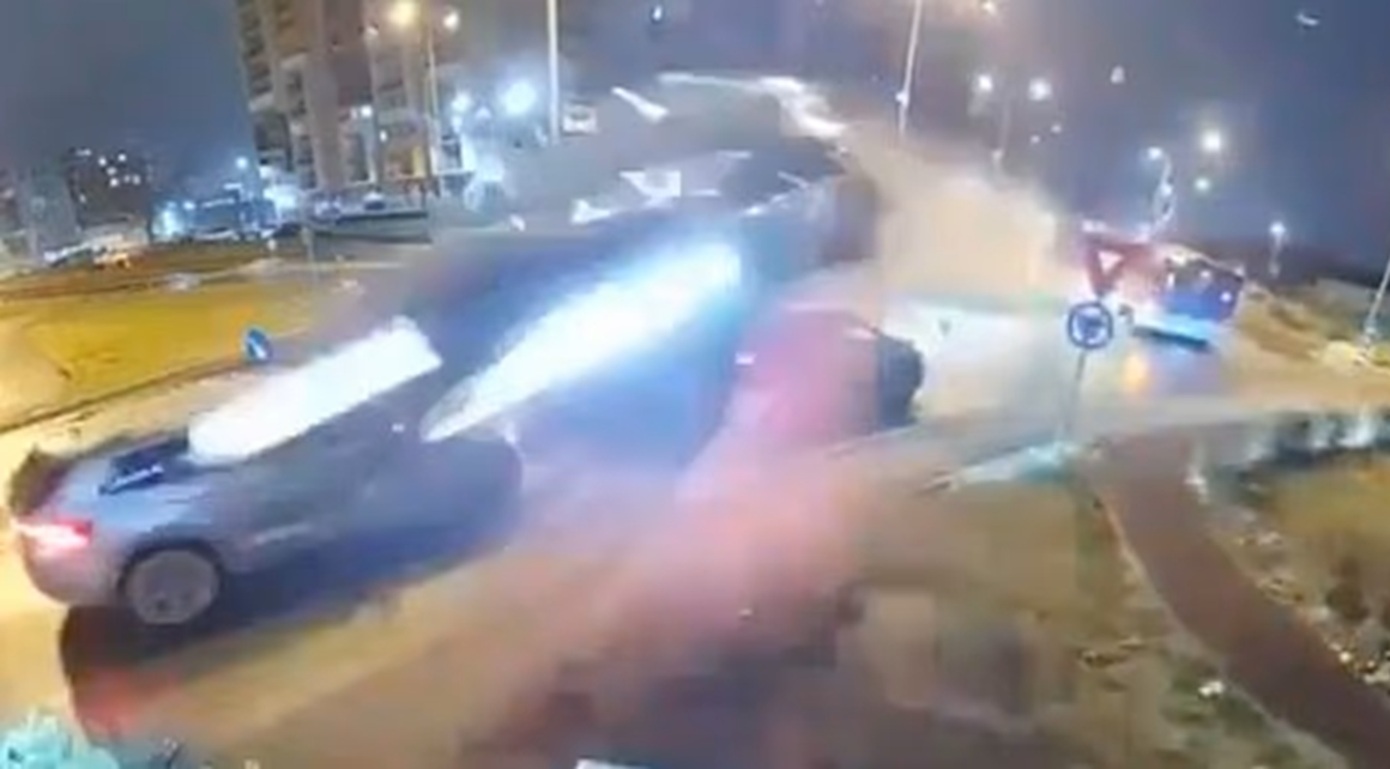 Mercedes εκτινάχθηκε πάνω από αυτοκίνητα μετά από αδιαθεσία του οδηγού