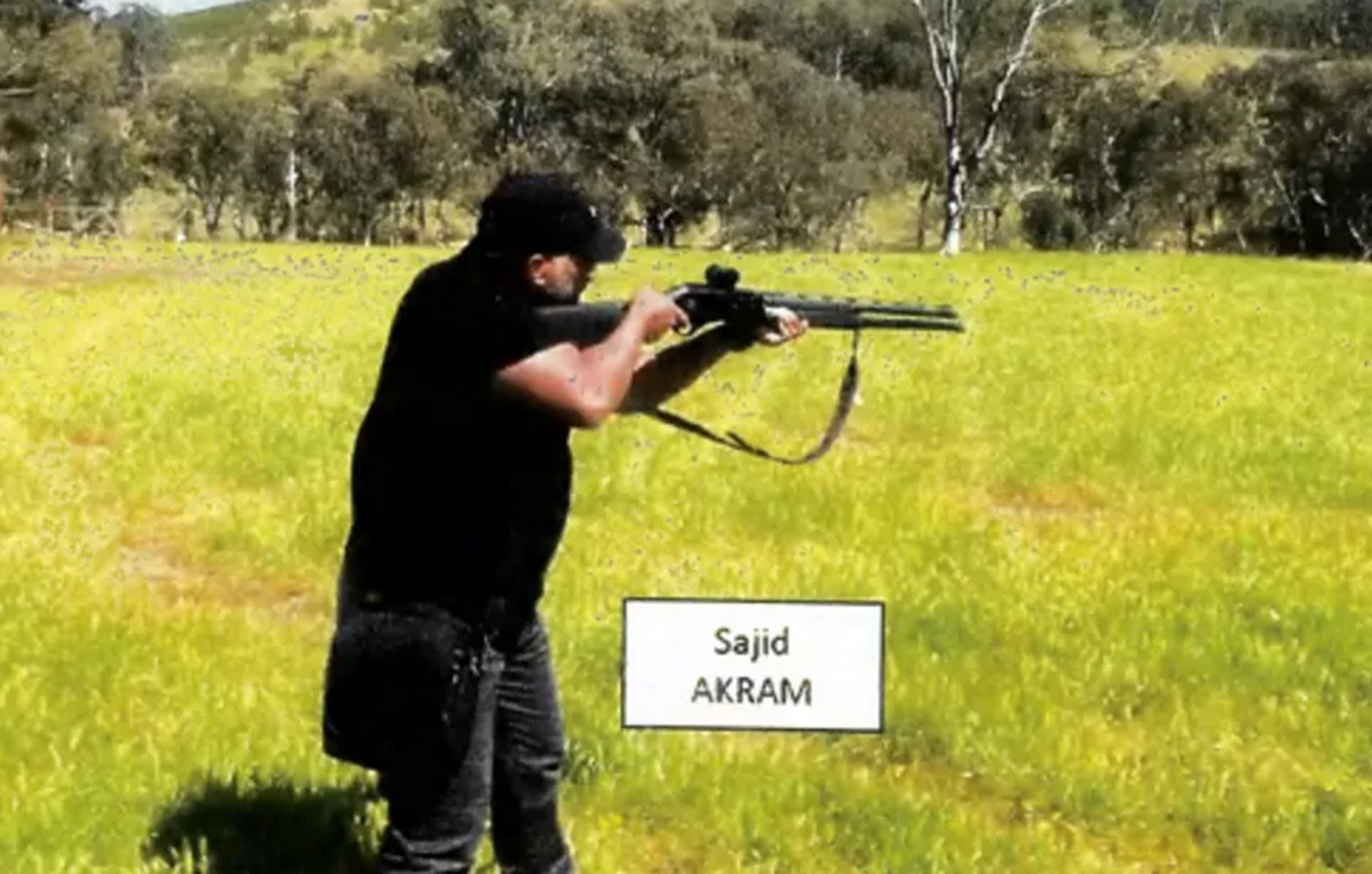 Οι τρομοκράτες του Σίδνεϊ έριξαν εκρηκτικά στην αρχή της επίθεσης και είχαν κάνει προπόνηση σκοποβολής εβδομάδες πριν