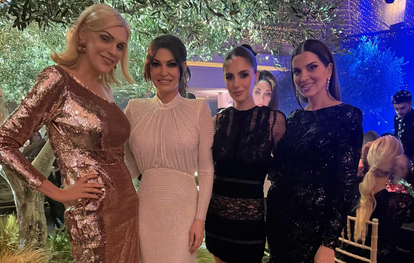 Φωτογραφίες από το χριστουγεννιάτικο δείπνο της «Ελπίδας» &#8211; Παρουσιάστρια η Τσιμτσιλή, τραγούδησε ο Αργυρός