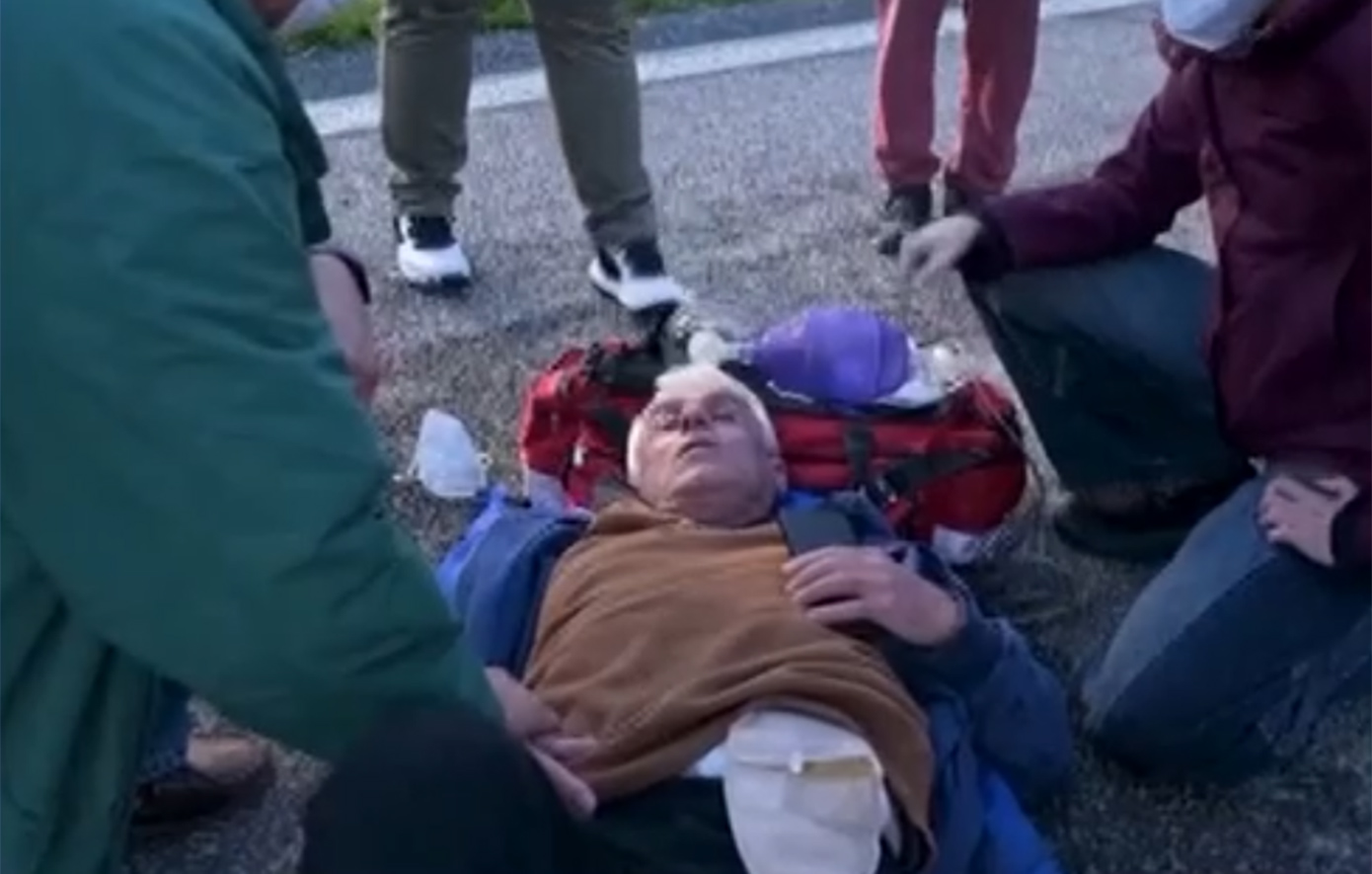 Με κάταγμα στα πλευρά ο αγροτοσυνδικαλιστής, Χρήστος Σιδερόπουλος &#8211; «Αξιωματικός της ΕΛ.ΑΣ. μου έβαλε το γόνατο στον λαιμό»