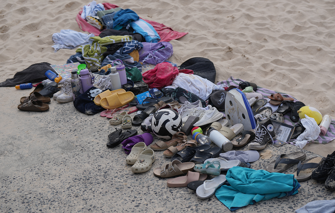 Από 10 έως 87 ετών οι νεκροί στην επίθεση στο Σίδνεϊ – Δραματικό βίντεο με τη στιγμή που ήρωας-πολίτης εξουδετερώνει τρομοκράτη Από 10 έως 87 ετών οι νεκροί στην επίθεση στο Σίδνεϊ – Δραματικό βίντεο με τη στιγμή που ήρωας-πολίτης εξουδετερώνει τρομοκράτη