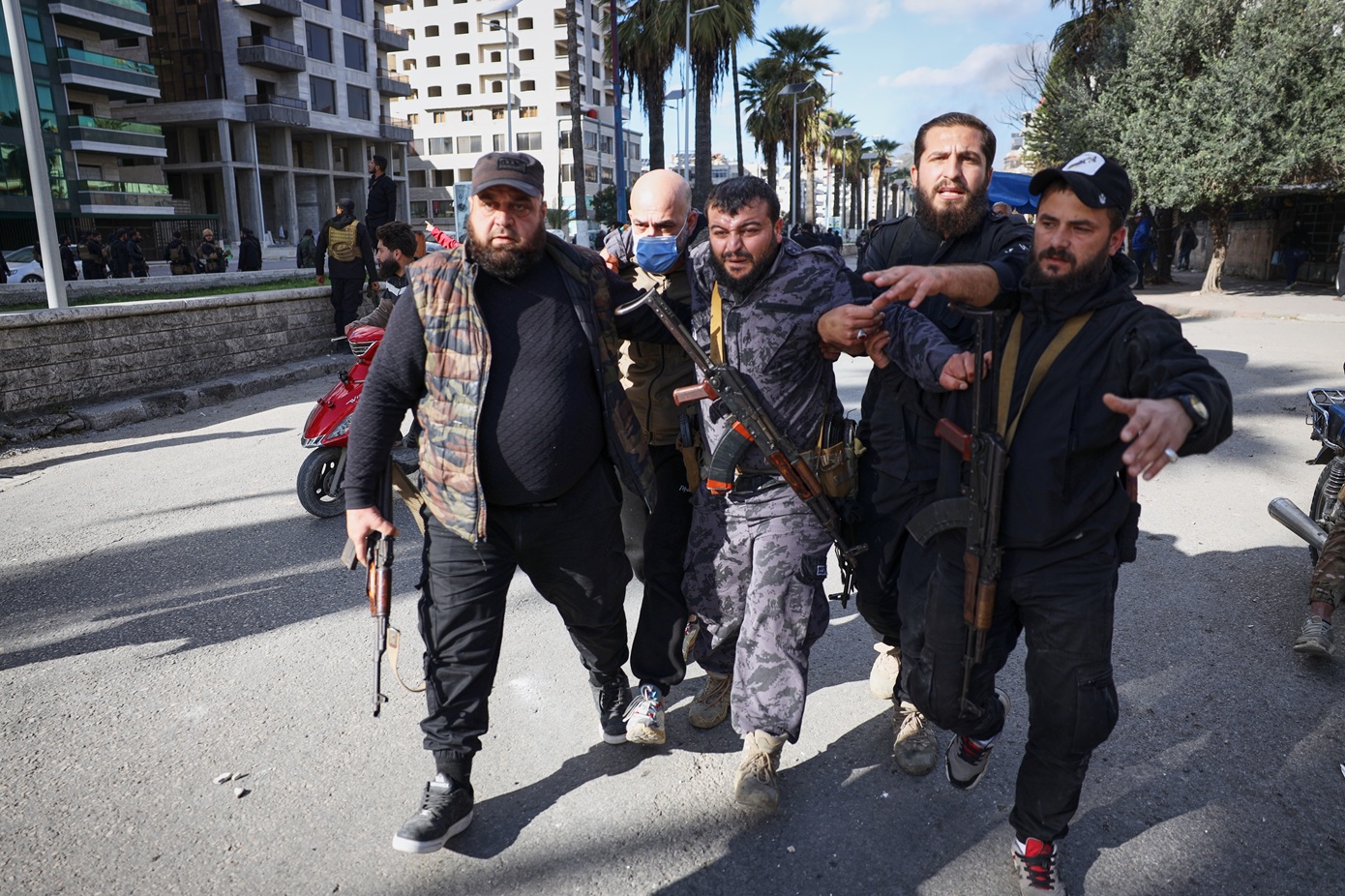 Συνεχίζονται οι δολοφονίες Αλαουιτών στη Συρία &#8211; Τουλάχιστον τρεις νεκροί και 60 μετά από διαδηλώσεις