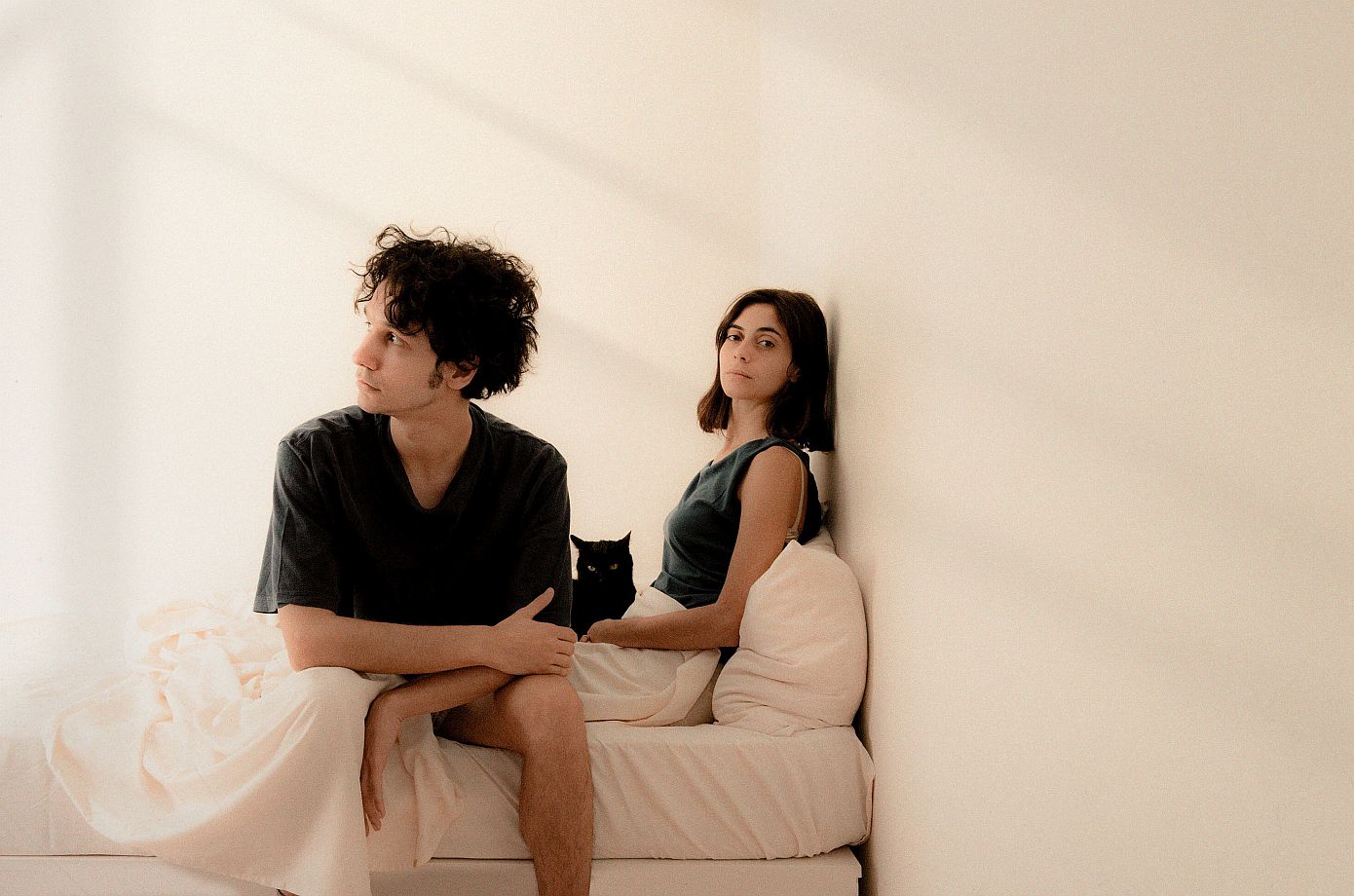 Οι «Μικρές Ταπεινώσεις» της ζωής με τη Νεφέλη Φασούλη και τον Πάνο Παπαδόπουλο