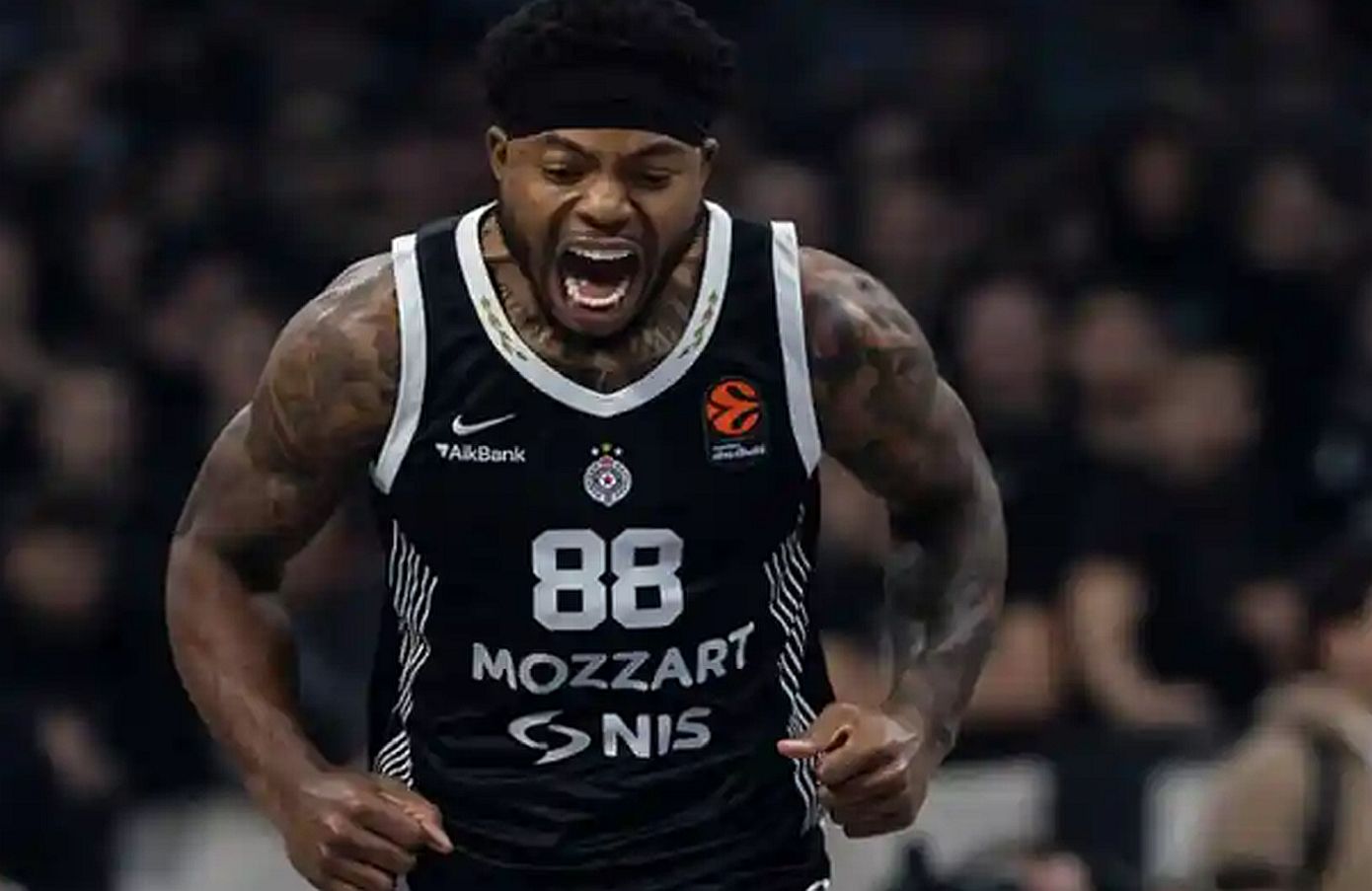 Ο Τζόουνς που υπογράφει στον Ολυμπιακό, είχε σοβαρό επεισόδιο με Μπαρτζώκα