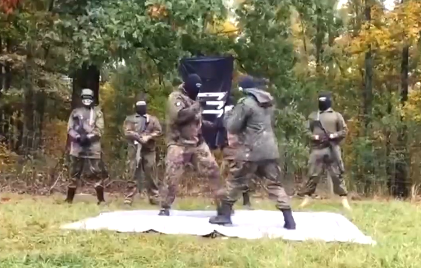 Αμερικανοί νεοναζί ετοιμάζουν επιθέσεις, καθώς το FBI υποχωρεί &#8211; Τι λέει ο ηγέτης τους